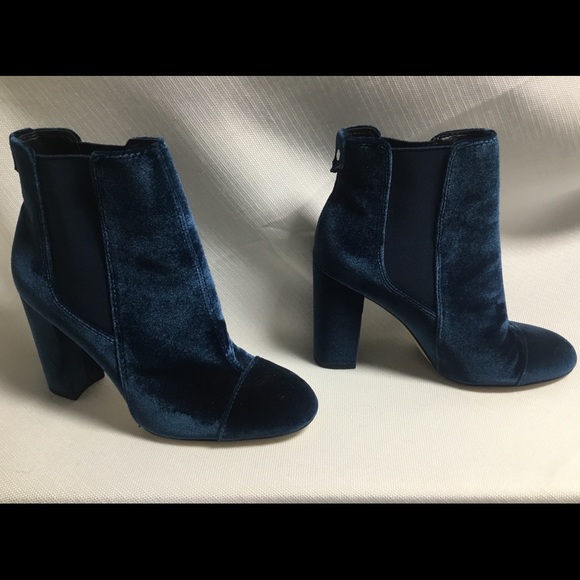 Like New Sam Edelman pull on velvet booties 6 1/2 - Picture 1 of 12
